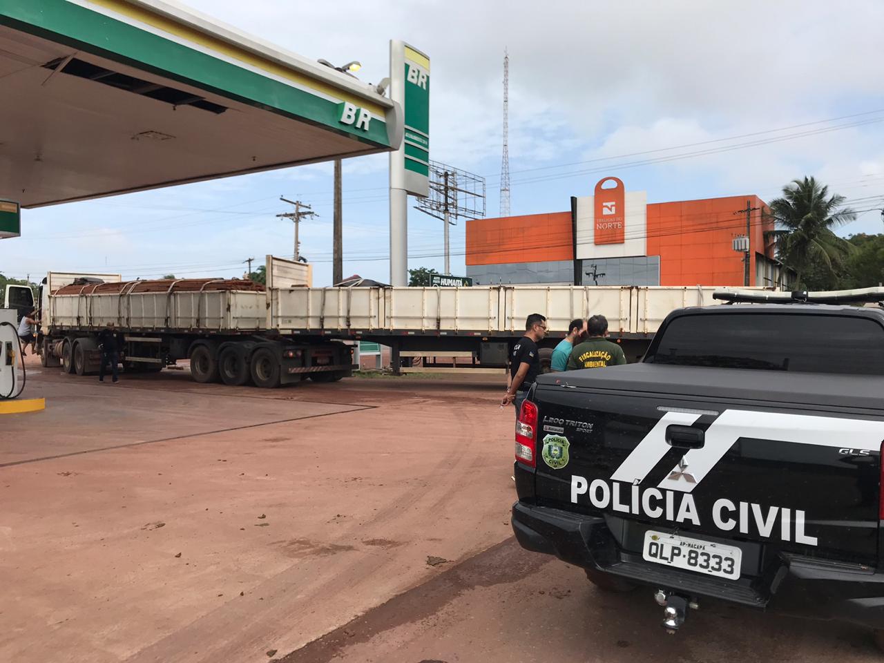 POLÍCIA CIVIL PRENDE DUAS PESSOAS QUE TRANSPORTAVAM MADEIRA DE FORMA IRREGULAR